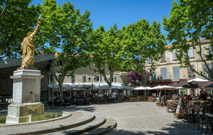 SAINT-CYR